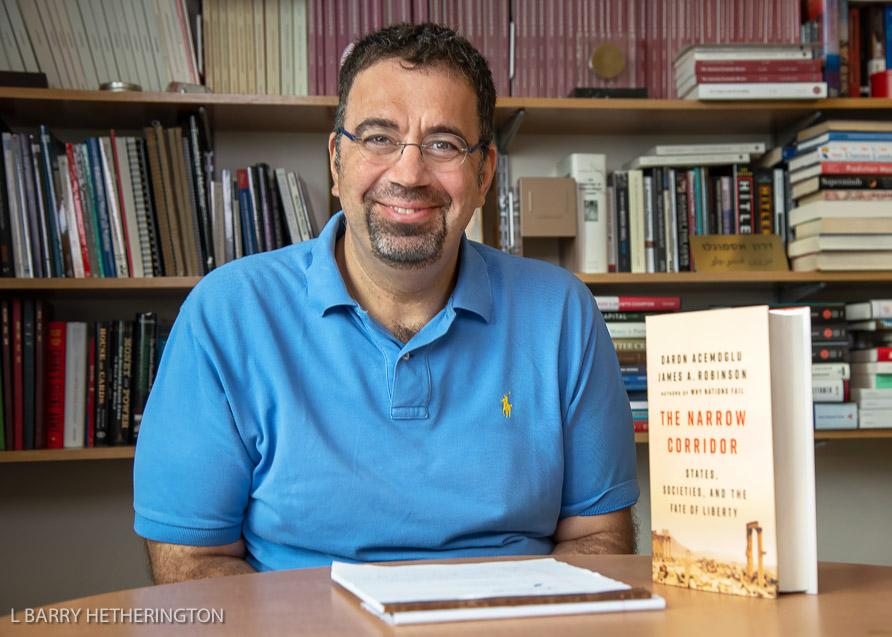 Economics Daron Acemoglu Simon Johnson Nobel Memorial Prize in Economic Sciences 