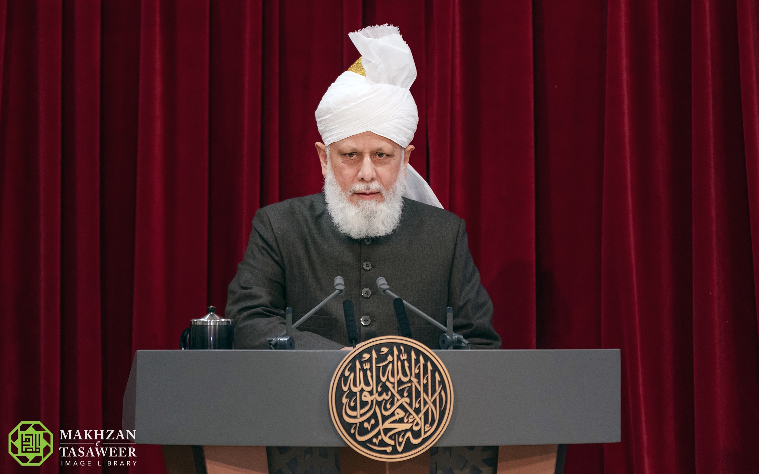 Hazrat  Mirza  Masroor  Ahmad  