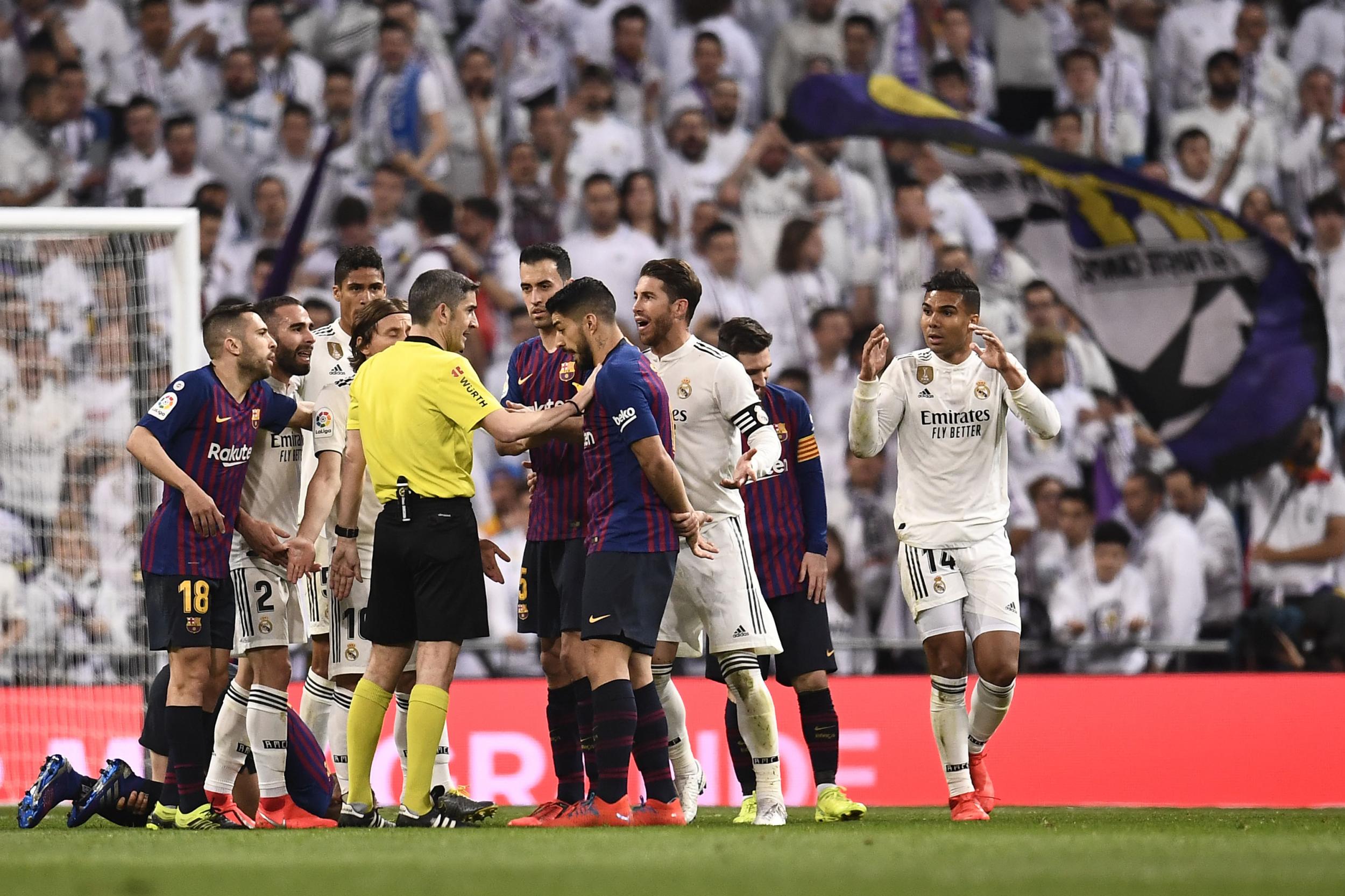 FC Barcelona Real Madrid CF Xavi ElClásico LaLiga Santiago Bernabéu Stadium 