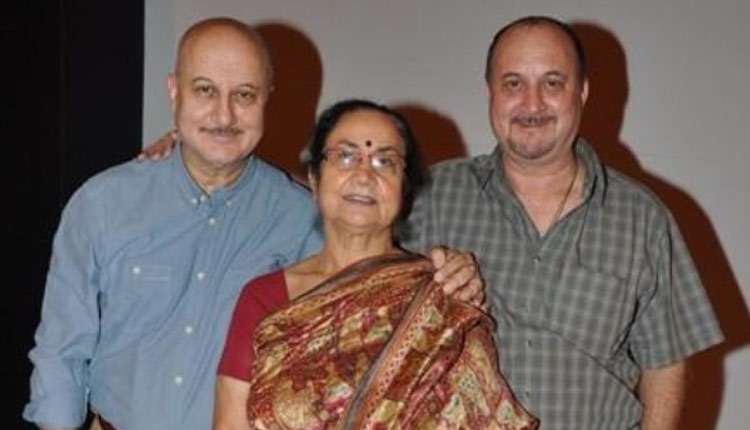 Anupam Kher Kirron Kher Sikandar Kher Gautam Berry 