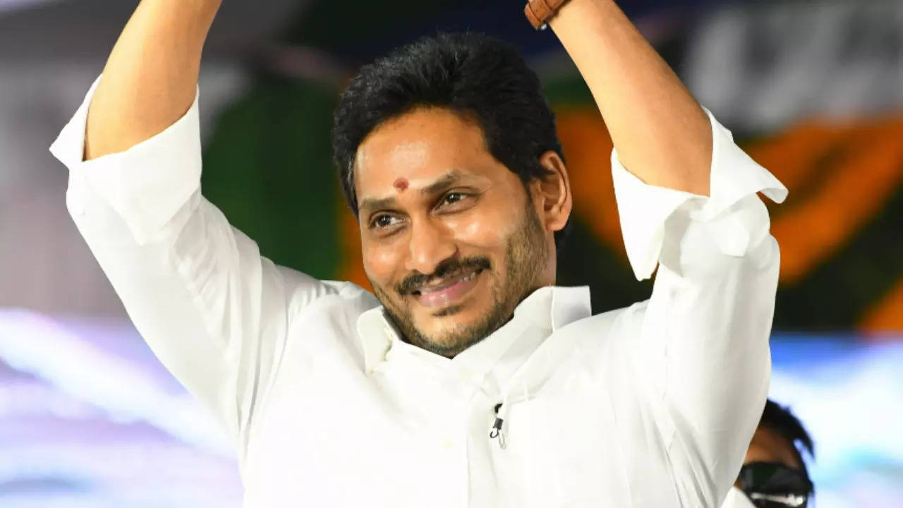 YS Jagan Mohan Reddy N. Chandrababu Naidu Yuvajana Sramika Rythu Congress Party Andhra Pradesh Telugu Desam Party Eenadu 