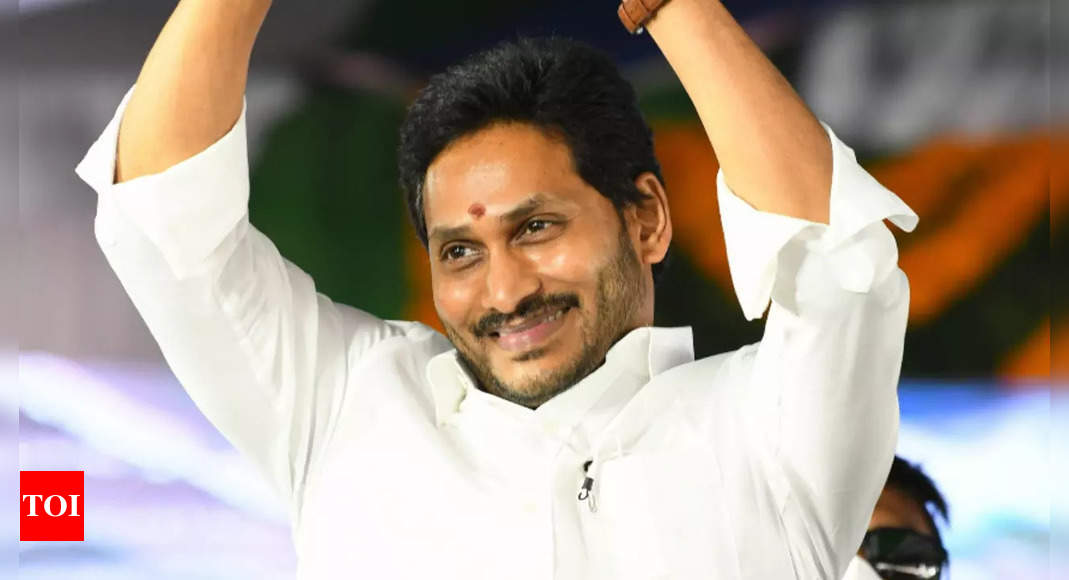 YS Jagan Mohan Reddy N. Chandrababu Naidu Yuvajana Sramika Rythu Congress Party Andhra Pradesh Telugu Desam Party Eenadu 