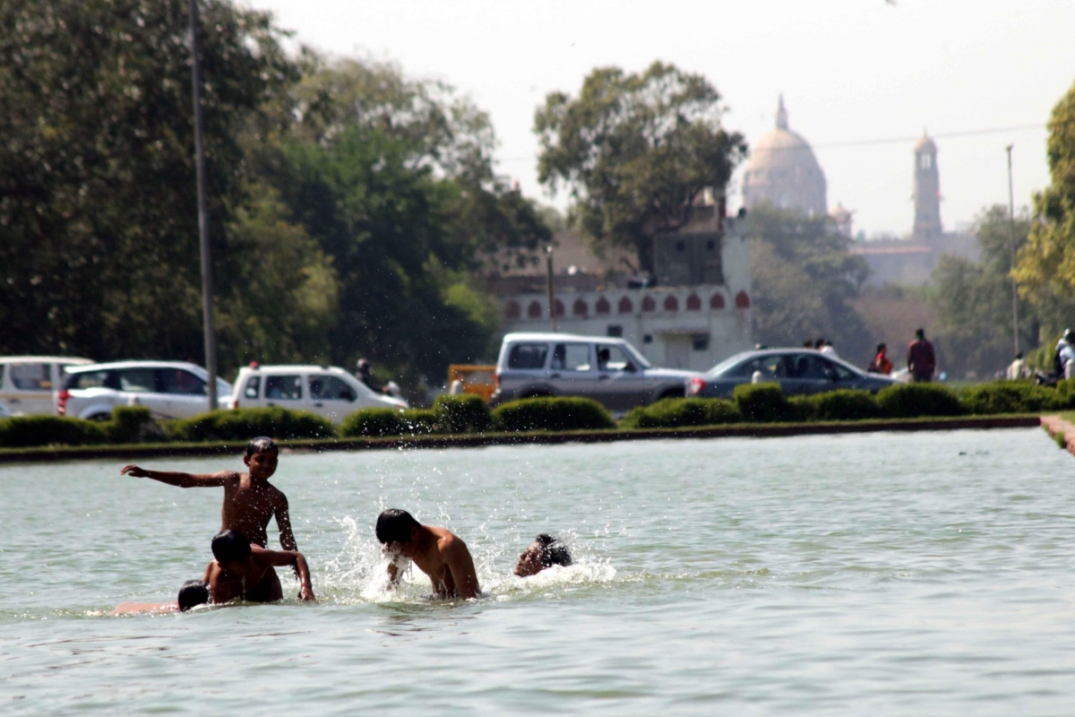 Delhi temperature today 