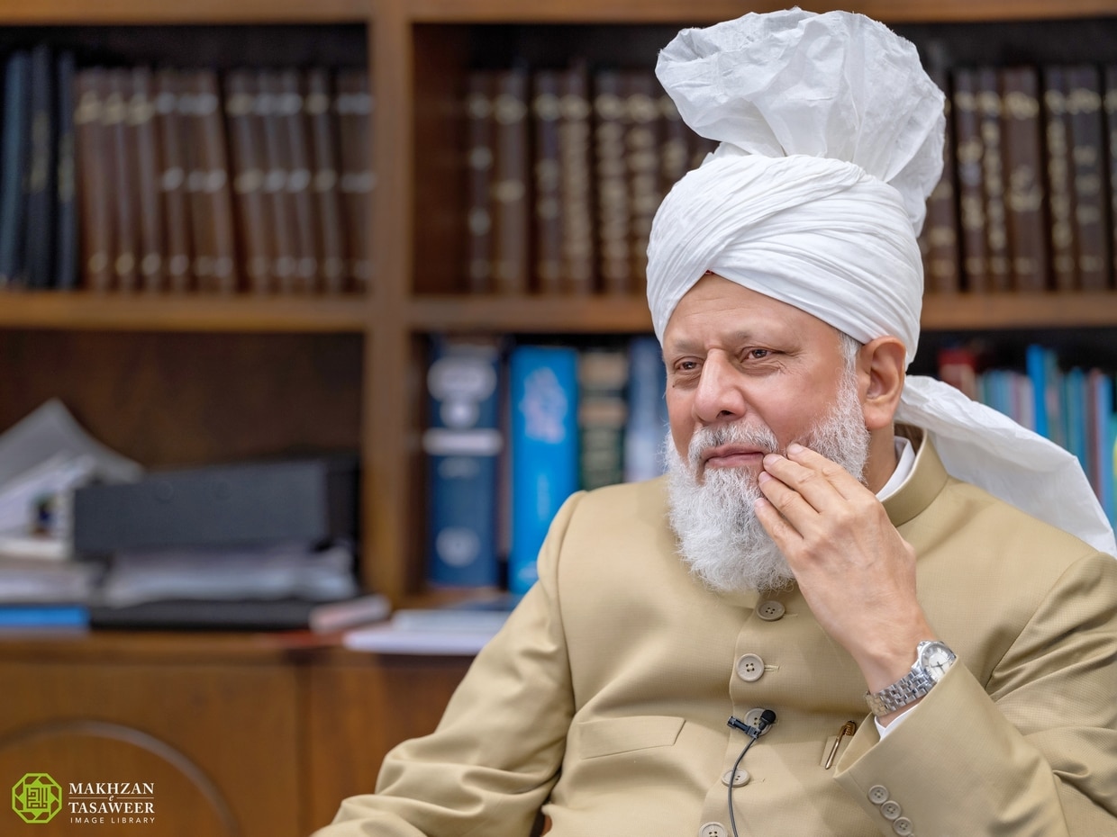 Hazrat  Mirza  Masroor  Ahmad 