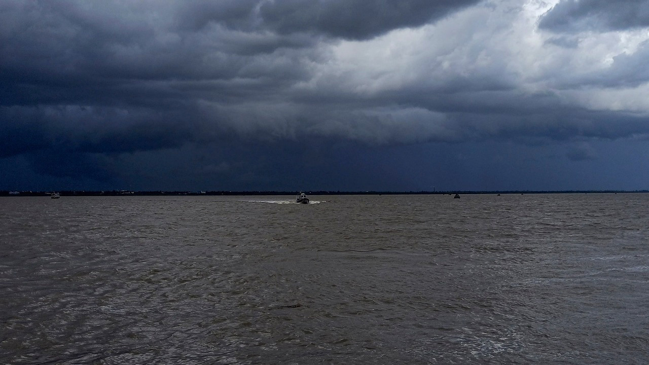 Cyclone India Meteorological Department Bay of Bengal Odisha West Bengal India 